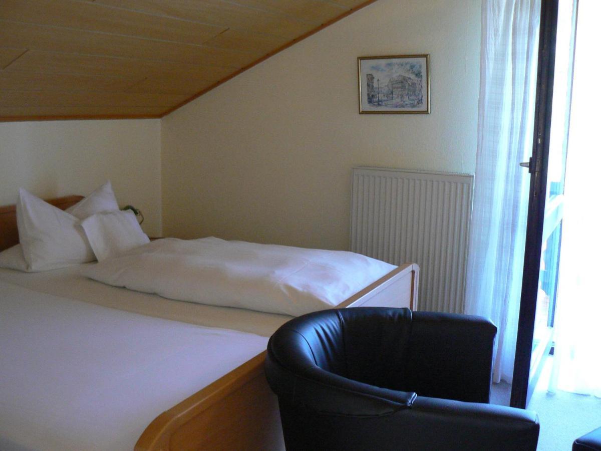 Haus Evelyn / Haus Heidemarie Hotell Bad Füssing Rum bild