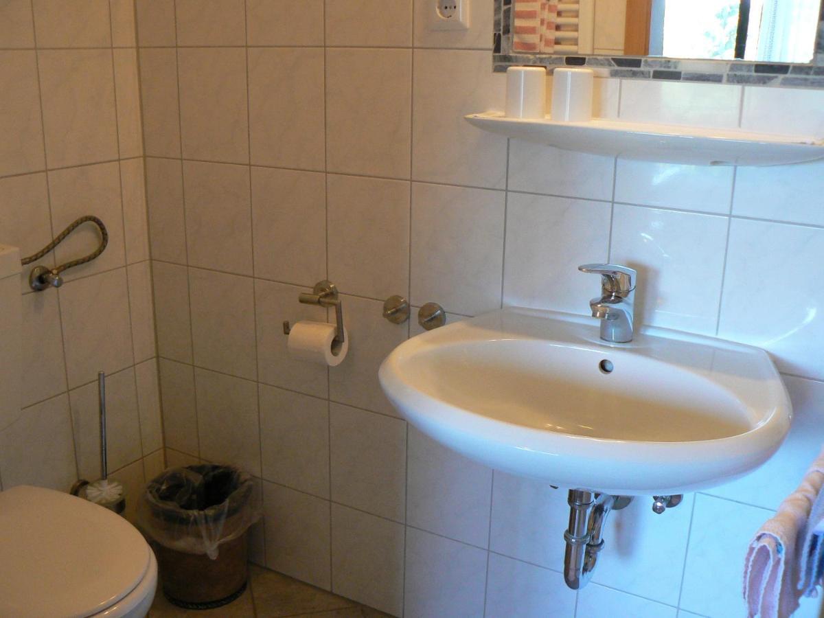 Haus Evelyn / Haus Heidemarie Hotell Bad Füssing Rum bild