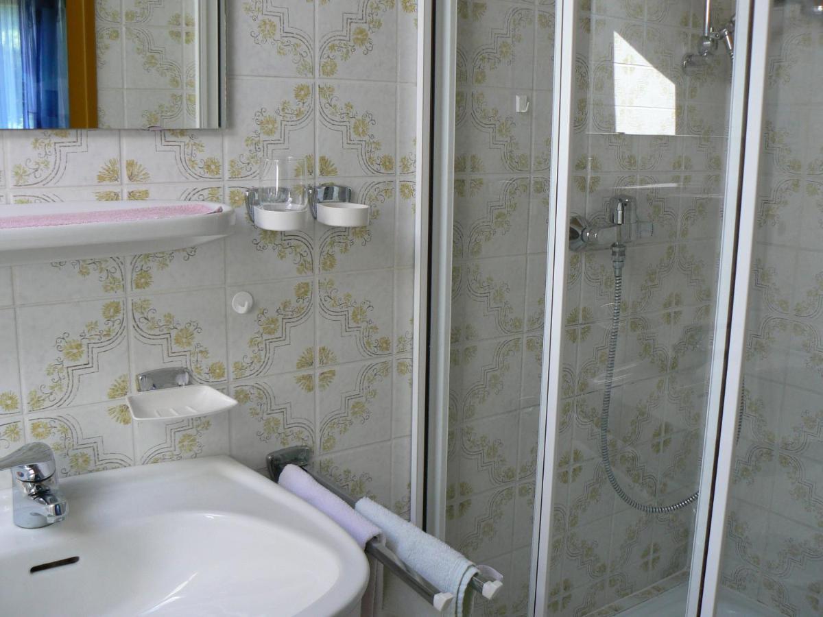 Haus Evelyn / Haus Heidemarie Hotell Bad Füssing Rum bild