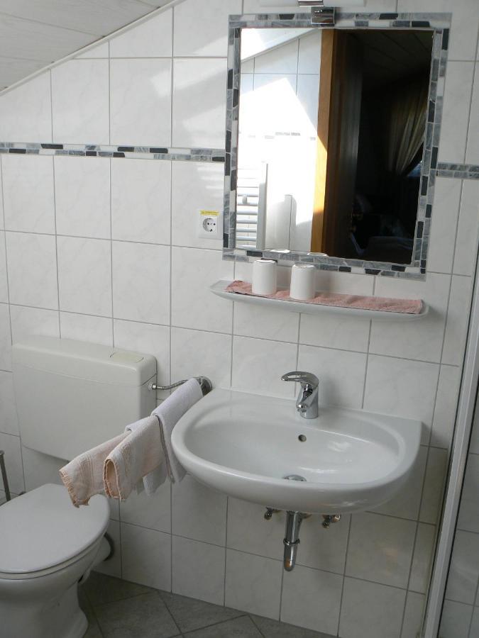 Haus Evelyn / Haus Heidemarie Hotell Bad Füssing Rum bild