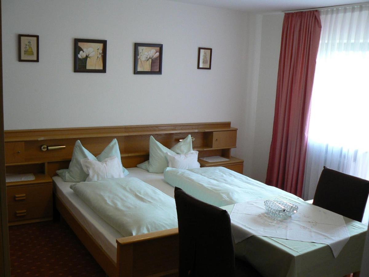 Haus Evelyn / Haus Heidemarie Hotell Bad Füssing Rum bild