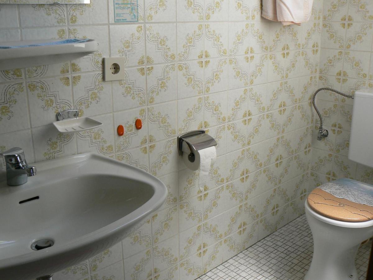 Haus Evelyn / Haus Heidemarie Hotell Bad Füssing Rum bild