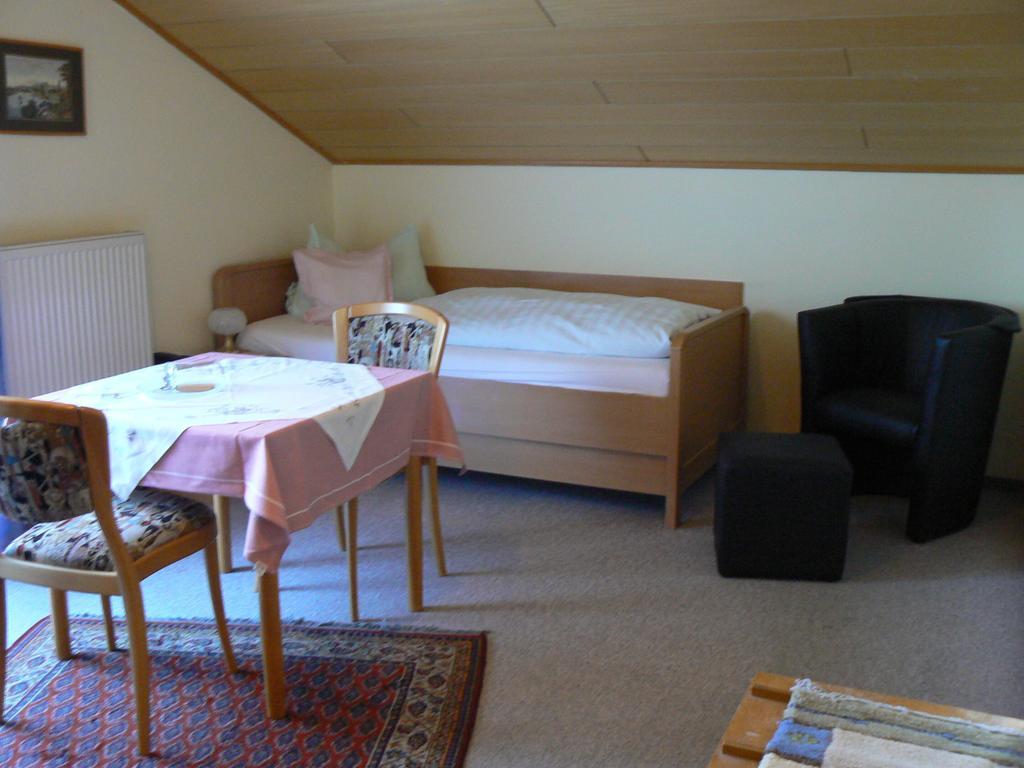 Haus Evelyn / Haus Heidemarie Hotell Bad Füssing Rum bild